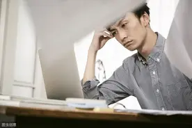 小说：男子探索荒岛，被鬣狗咬伤，幸好美女医术高超图片
