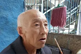 广安七旬老人走失，穿黑色条纹短袖、黑色长裤，患阿尔茨海默病图片