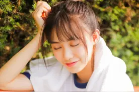小说：流产妻子在病房内伤心大哭，丈夫站在门外不敢进门图片