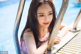 小说：她感冒了，不想吃药只想趴在桌上睡觉，校霸：我来用嘴喂你图片
