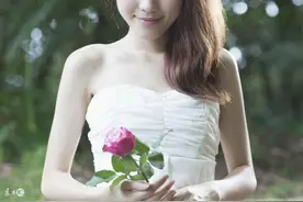 小说：禁欲系男教授让她坐副驾驶，她表面装淡定，心里别提多开心图片
