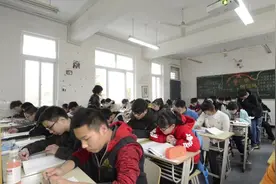 学生刚刚进入校园时，班主任是怎么来安排每个人的座位的呢?视频封面