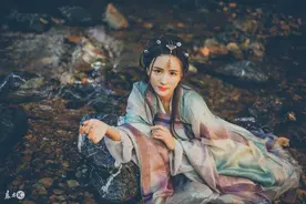 小说：“别装了！起来”总裁见妻子倒地怒吼，见地板变红，她慌了图片