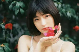 小说：陪女明星玩密室逃脱，小伙一直在避免出风头，可实力藏不住图片
