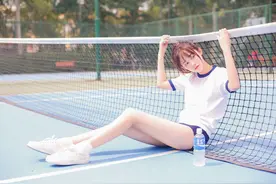 小说：美女去找在酒店工作的妹妹，被酒店老板的搭讪：小姐进来坐图片
