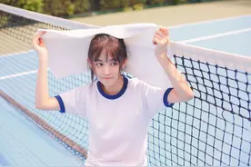 小说：“爬过来，给老娘舔鞋子！”图片