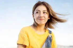 小说：她是父母的亲生女儿，可父母把她当成草，把冒牌货当成是宝图片
