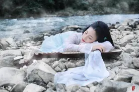 小说：她睡着倒在大人怀中，醒来时用手乱摸，大人：你再乱动试试图片