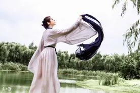 小说：校花主动搭讪，女子却发现了她的小秘密图片