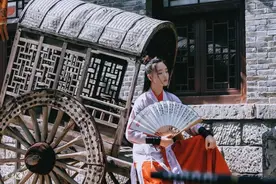 小说：家里极品亲戚太多，她带弟弟去打野开小灶，吃饱喝足才回去图片