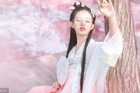 小说：大师收她做关门弟子，所有人眼红，她自己却不愿意只想摆烂图片