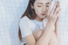 小说：看到小妻子一衣柜清凉吊带，霍三爷额头青筋直跳，通通扔掉图片