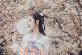 小说：王爷功高盖主获罪被流放，抄家前，新婚王妃搬空敌人库房图片