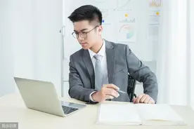 小说：女友当着我的面，坐上富二代的车，现在却打电话来找我求助图片