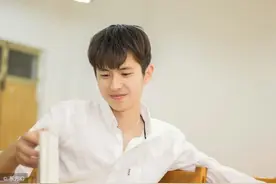 小说：她暗恋学长多年，如今他主动向她表白，她却一心只想逃离图片
