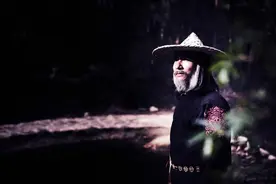 小说：白素贞助花果山退敌，孙悟空拜谢，白素贞：其实我是你师妹图片