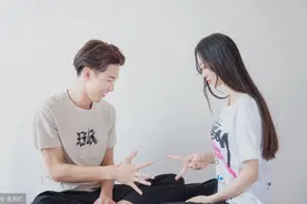小说：他一把甩开女人的手：我不需要一个对我不信任的妻子图片