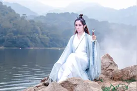 小说：帅小伙穿越异世大陆，发现这里竟是他制作的游戏世界？图片