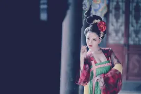 小说：五岁奶娃天生神力，是个超级天才，被全家团宠暴富图片