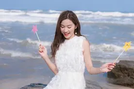 小说：化妆师迟到，为赶通告男女主共用化妆师，男主被化妆师吐槽图片