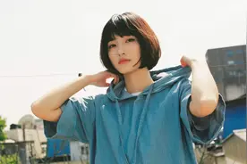 小说：她一朝穿越九零，从摆地摊开始做起，一步一步踏实干图片
