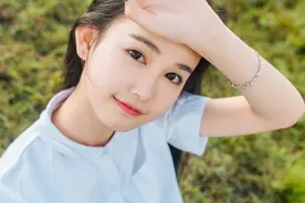 小说：“别碰我，你这个混蛋我跟你拼了。”图片