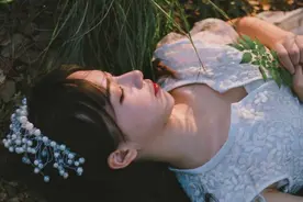 小说：她一朝穿越七零年代，随便摔一跤，就捡到了百年人参图片