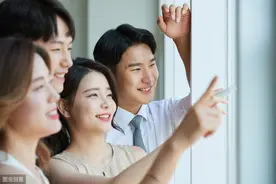 小说：一拳超人：学习琦玉同学的锻炼方式，成为男神图片