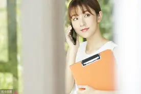 小说：考试时，如果有美女同学看你，那时会想什么图片