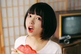 小说：论业余绑匪与专业绑匪的区别：人质呢？正在屋里吃零食呢~图片