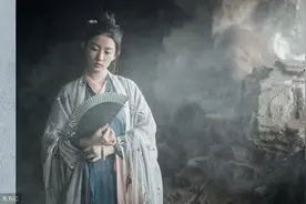 小说：与卿玉临   黑夜一黑衣男子突然闯入图片