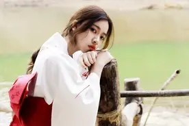 故事：面对女孩提出的问题，他很气愤，觉得对方是在故意气他图片