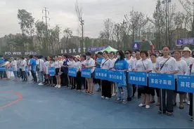 自行车骑起来  新公园转起来图片