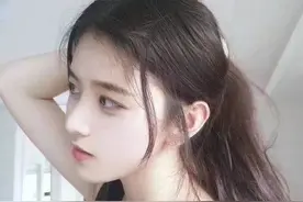 小说：我与五个人一起玩牌，万万没想到，里面三个人都是玩老千的图片