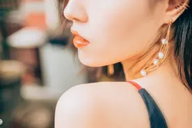小说：深爱四年的男人，竟联合我的妹妹，送了我一段刻骨铭心礼物图片