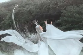 小说：父子便宜的价格买了一座小院，但小院中却藏着……图片