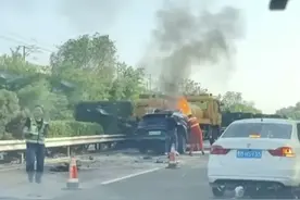 问界M7追尾大货车起火，疑似车门打不开，新能源安全再引热议图片