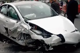 特斯拉刹车失灵连撞11车，无法刹停系首撞后导致制动失效图片