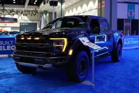 全新福特F-150猛禽上市，加满一箱油1400元，每年养车花销近5万图片