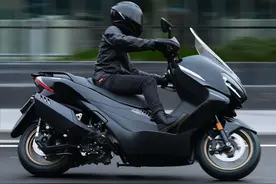 新车 | 售30800元/配ABS+TCS系统，光阳X350同级，升仕368K踏板上市图片