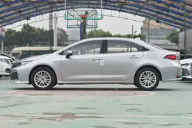 丰田亚洲狮，长4720mm，配2.0L，油耗经济，优惠2.71万，适合家用图片