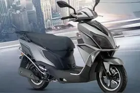 就要性价比？钱江TAN125：售价6980元，城市代步首选，油耗2.4升图片