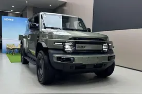奇瑞iCAR V23到店，形似“212”，轴距2米73，配后驱，预售11万起图片