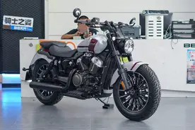 适合新手的奔达双缸巡航车，25.8匹马力，标配ABS+TCS，售16980元图片