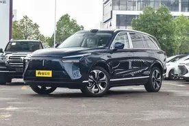 魏牌蓝山：智能豪华于一身的大六座SUV，搭载插混系统+四轮驱动图片
