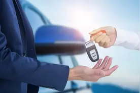 消费下滑，现在连二手车都卖不出去了图片