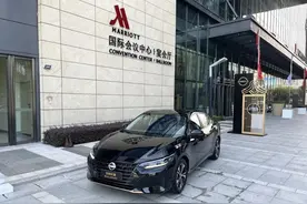 10万级合资家轿出特别版，颜值能打，配置实用，体验轩逸黑金版图片