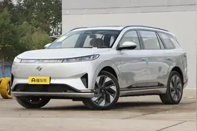 搭载8155芯片，纯电续航636km，东风奕派eπ008怎么样？视频封面