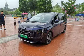 传祺E8上市，中型MPV，16.68万起图片