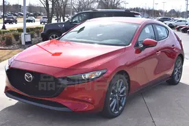 新款马自达3 Hatchback实拍，比本田思域还帅气，配2.0L轻混+6AT图片